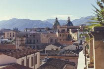 Italia, Sicilia, Palermo, Vista de los tejados de Palermo durante el día - foto de stock