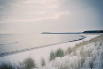 Vista panoramica del Mar Baltico di giorno d'inverno, Ruegen, Meclemburgo-Pomerania occidentale, Germania — Foto stock