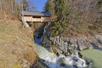Austria, Vorarlberg, Foresta di Bregenz, Hittisau, sul fiume Bolgenach — Foto stock