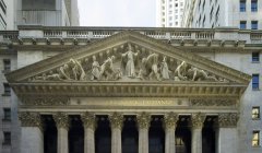 Vista al timpano di borsa a Wall Street, USA, New York, Manhattan — Foto stock