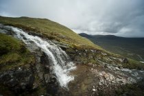 Großbritannien, Schottland, Glen Coe, Wasserfall im Skigebiet — Stockfoto