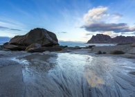 Scandinavia, Norvegia, Lofoten, rocce al tramonto, costa a Utakleiv — Foto stock