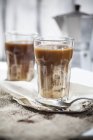 Кава з льодом з солодким згущеним молоком — стокове фото