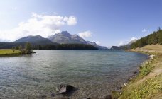 Швейцарія, Grisons, озеро Sils з da Piz la Margna у фоновому режимі — стокове фото