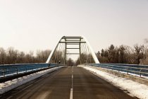 Ponte vuoto in inverno — Foto stock