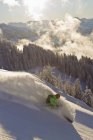 Áustria, Tirol, Kitzbuhel, Homem adulto médio esqui — Fotografia de Stock