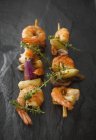 Prawn asparagus skewers with thyme — Stock Photo