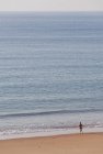 Portogallo, Ragazzo che corre sulla spiaggia — Foto stock