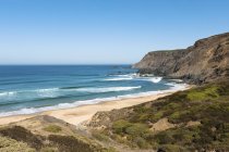 Portogallo, Algarve, Sagre, Veduta della spiaggia con scogliere — Foto stock