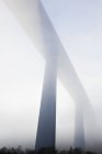 Vue du pont autoroutier qui traverse la vallée de la Moselle à la lumière du jour, Coblence, Allemagne — Photo de stock