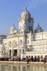 India, Punjab, Amritsar, Veduta del Tempio d'Oro durante il giorno — Foto stock