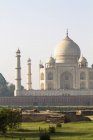 People at Taj Mahal — Stock Photo