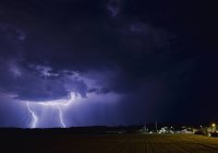 Germany, Bavaria, Sauerlach, Lightning flashes in night — Stock Photo