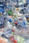 Alemania, reciclaje de botellas de plástico vacías - foto de stock