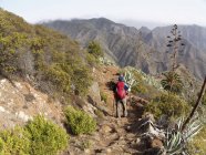 Espagne, La Gomera, Randonnée femme au Barranco de la Laja — Photo de stock