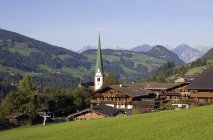 Igreja em Alpbachtal Valley — Fotografia de Stock