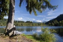 Autriche, Tyrol, Schwarzsee Lac avec des montagnes sur le fond — Photo de stock