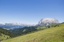 Langkofel con Plattkofel e Dolomiti alpi — Foto stock