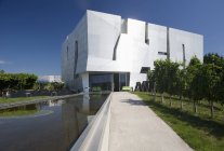 Österreich, Niederösterreich, Langen, Weinmuseum mit Weinberg — Stockfoto