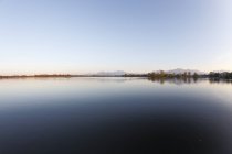 Germany, Bavaria, Upper Bavaria, Chiemgau, Lake Chiemsee at sunset — Stock Photo