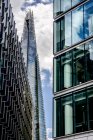 Inglaterra, Londres, Southwark, vista para 'The Shard' e dois outros edifícios de escritórios no More London Riverside — Fotografia de Stock