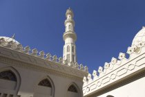 Egipto, Hurghada, vista parcial de la mezquita El Mina - foto de stock