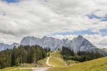 Áustria, Gosau, Vista para Dachstein Montanhas durante o dia — Fotografia de Stock