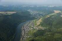 Germany, Rhineland-Palatinate, aerial view of Klotten and Cochem with Moselle River — Stock Photo