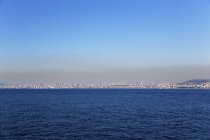 Turchia, Istanbul, Mare di Marmara e città sullo sfondo — Foto stock