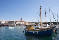 Barche a vela in porto — Foto stock