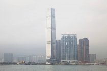 Китай, перегляд Міжнародний центр торгівлі в Гонконгу — стокове фото
