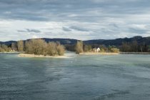 Швейцария, вид на Рейн и острова Верд — стоковое фото