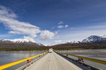Соединенные Штаты Америки, Аляска, Denali Highway crossing Susitna River — стоковое фото