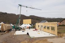 Construction of house building and manual workers — Stock Photo