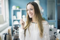 Portrait of happy businesswoman drinking espresso in kitchen of a loft — Stock Photo
