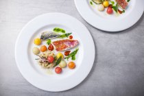 Блюда из морепродуктов и овощей — стоковое фото