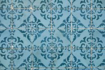 Portogallo, Lisbona, Chiado, parte del muro con azulejos bianco e blu — Foto stock