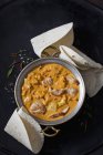 Piatto di curry con tacchino e ananas in salsa di curry — Foto stock
