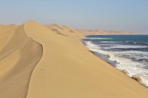 Africa, Namibia, Namib-Naukluft National Park, Namib desert, desert dunes and atlantic coast — Stock Photo