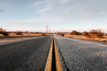 USA, California, Joshua Tree, strada vuota — Foto stock