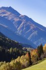 Svizzera, Vallese, Alpi, Goms, Veduta di Muehlebach, Cappella della Sacra Famiglia — Foto stock