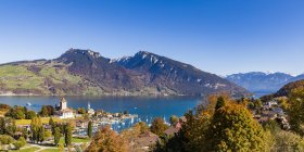 Svizzera, Cantone di Berna, Spiez, Lago di Thun e Castello di Spiez — Foto stock