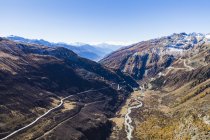 Suiza, Valais, Alpes, vista a Furka y Grimsel Pass a la derecha - foto de stock