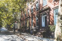 USA, New York, fila di case a Brooklyn — Foto stock
