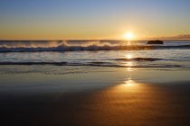 Spagna, Isole Canarie, La Gomera, Valle Gran Rey, Spiaggia di La Playa al tramonto — Foto stock