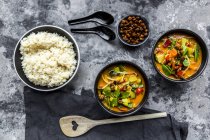 Red curry in bowls, rice and roasted chickpeas — Stock Photo