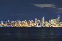 USA, Washingtonstaat, Rassel, Skyline bei Nacht — Stockfoto