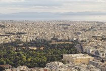 Grecia, Ática, Atenas, Vista desde el Monte Lycabettus sobre la ciudad y el Olympieion - foto de stock