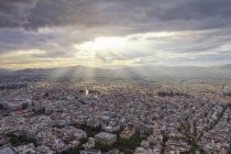 Grecia, Ática, Atenas, Vista desde el Monte Lycabettus sobre la ciudad - foto de stock