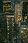 USA, New York, Manhattan, grattacieli di notte — Foto stock